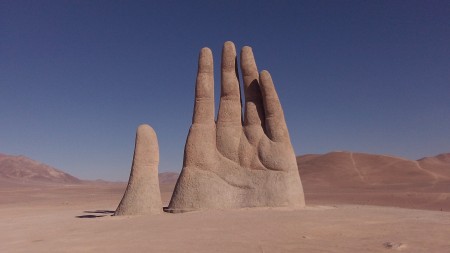 Socha Hand of Desert