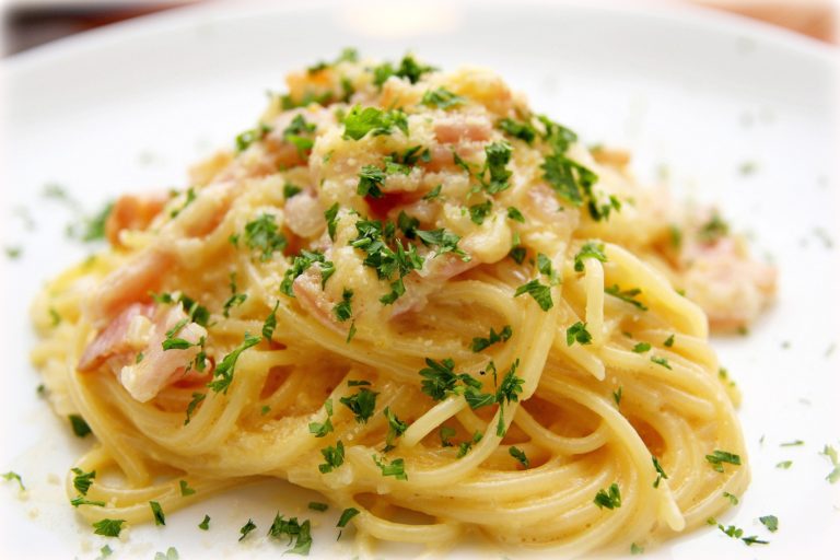 Špagety Carbonara jsou zavedenou klasikou, zkuste je s olivovým olejem